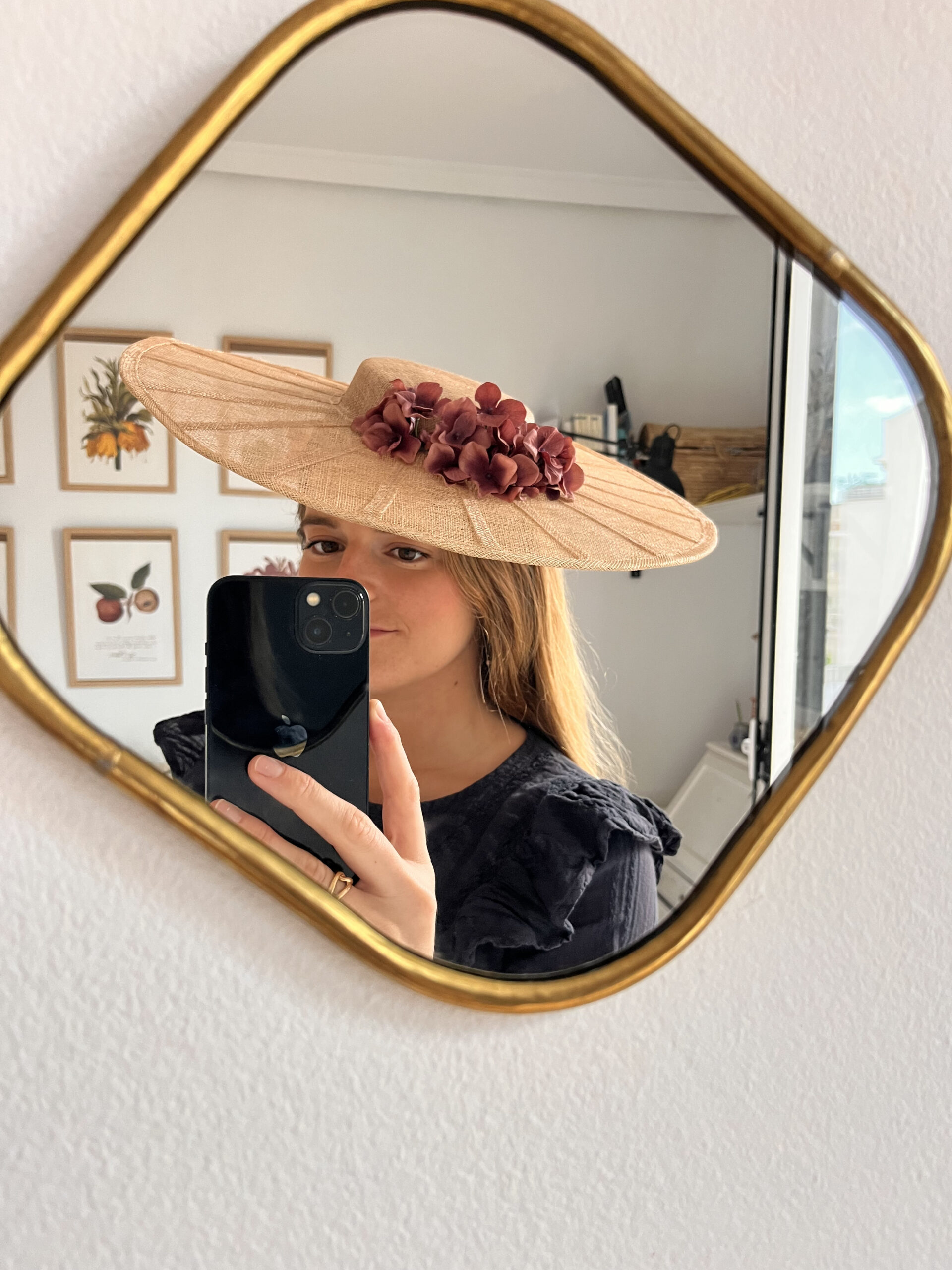 Las pamelas para bodas: el accesorio que transforma tu look de invitada