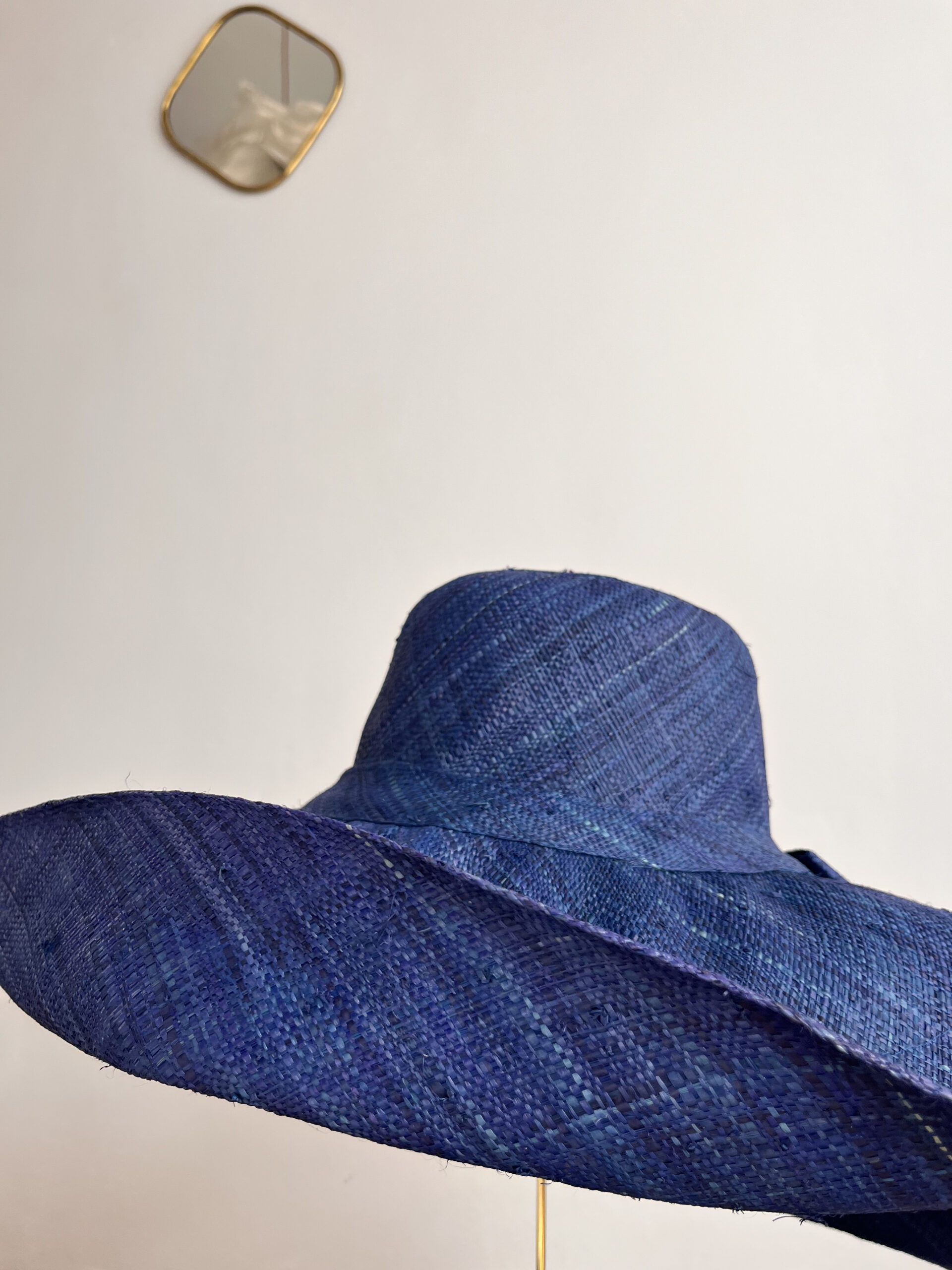 Los 5 tocados sencillos más elegantes para invitadas con el pelo suelto